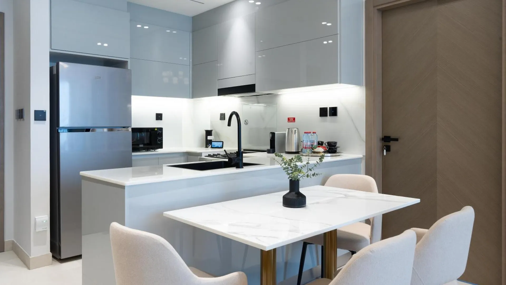 Keyrock Living - Binghatti Canal Premium Stay 두바이